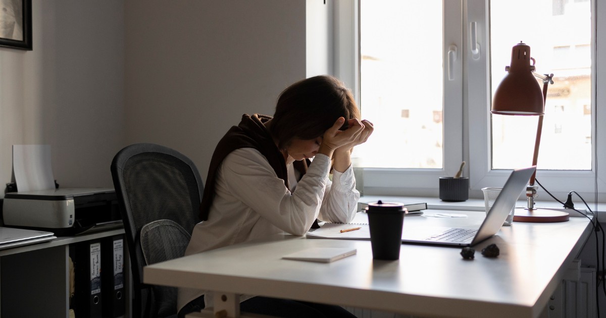 Crise de saúde mental no Brasil faz explodir número de afastamentos do trabalho