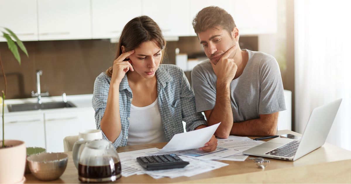 Juros para famílias alcança média de 56,3%, maior nível desde agosto 2023