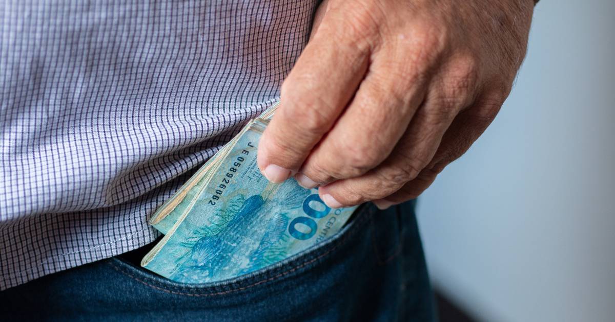INSS libera primeira cota do 13º e benefícios de abril a partir desta quinta; confira