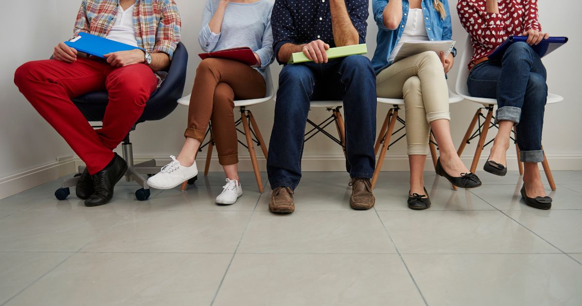 Taxa de desemprego entre jovens é o dobro do registrado entre adultos, aponta FGV